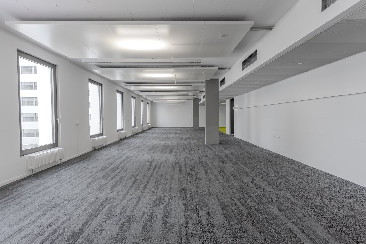 768m² ufficio, foto 1 di 8
