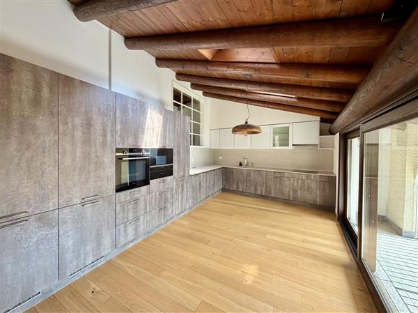 6 rooms attic flat