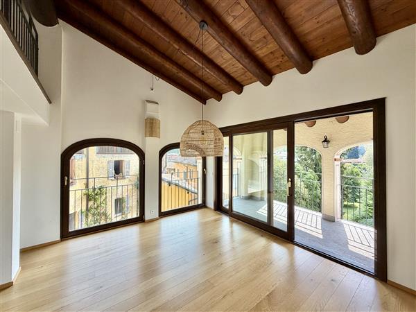 6 rooms attic flat
