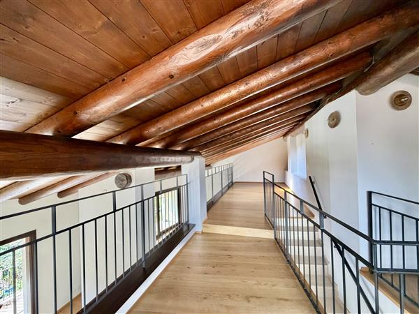 6 rooms attic flat