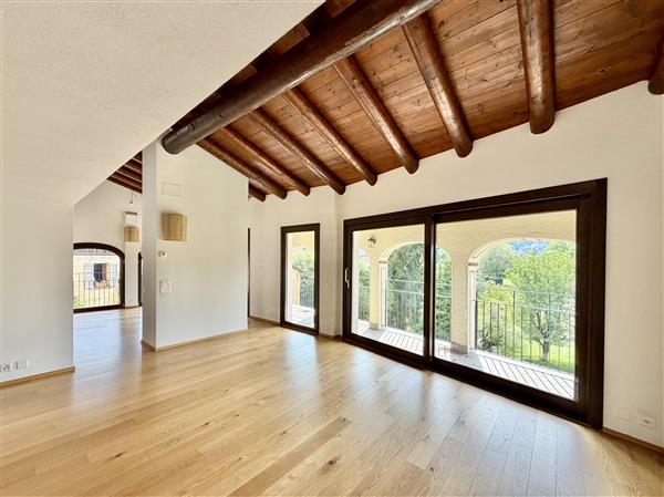 6 rooms attic flat