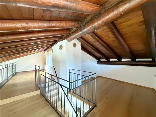 6 rooms attic flat