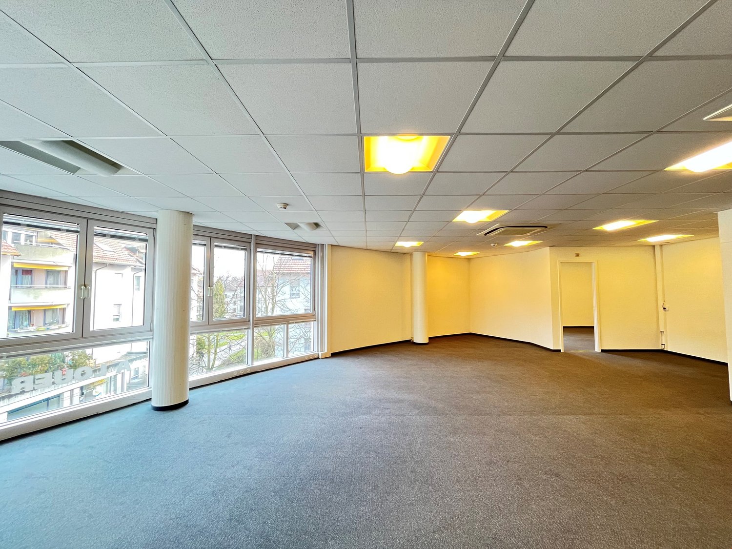 203m² office