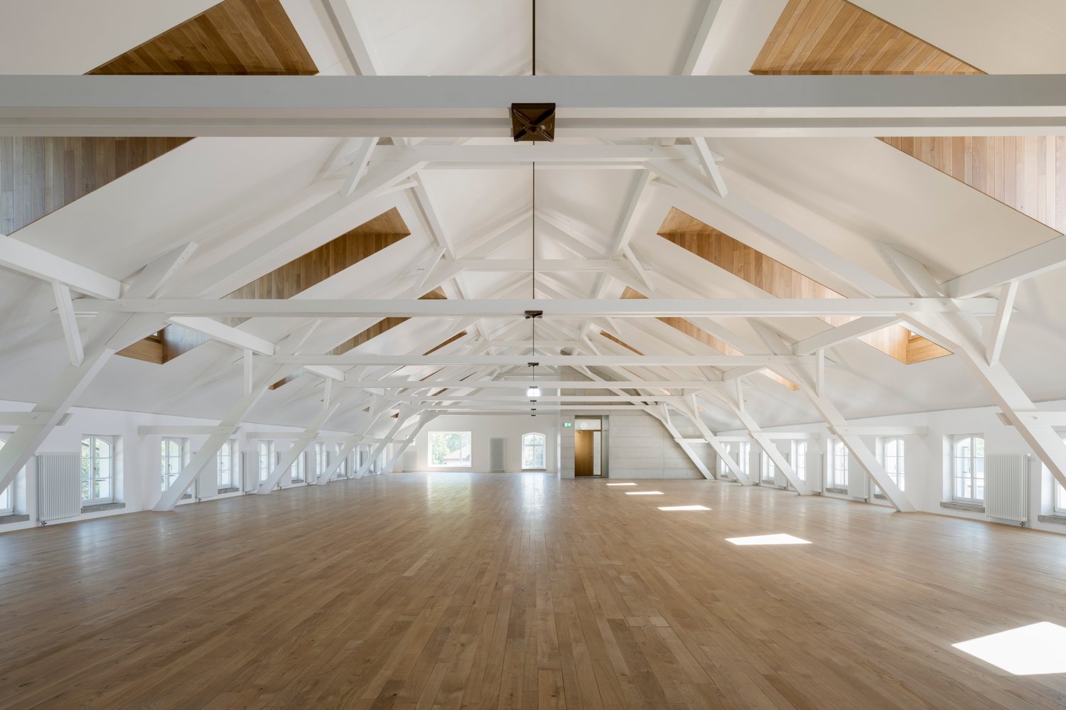 777m² bureau