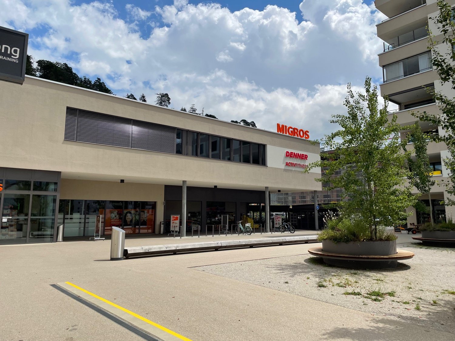 400m² shopping centre