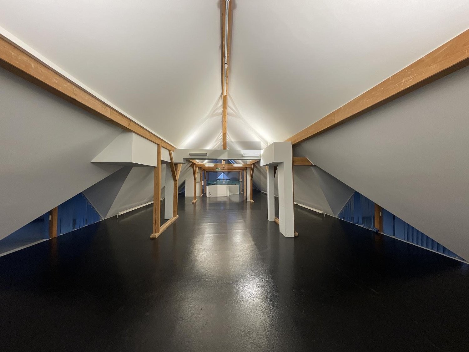 256m² office
