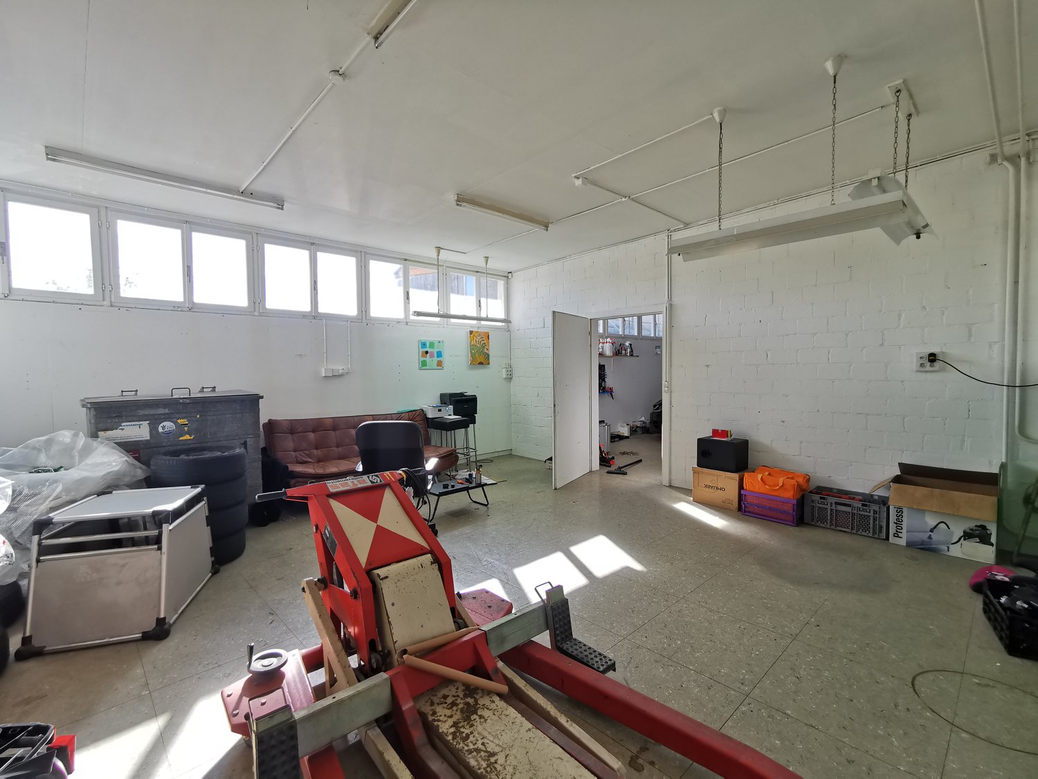 130m² commercial