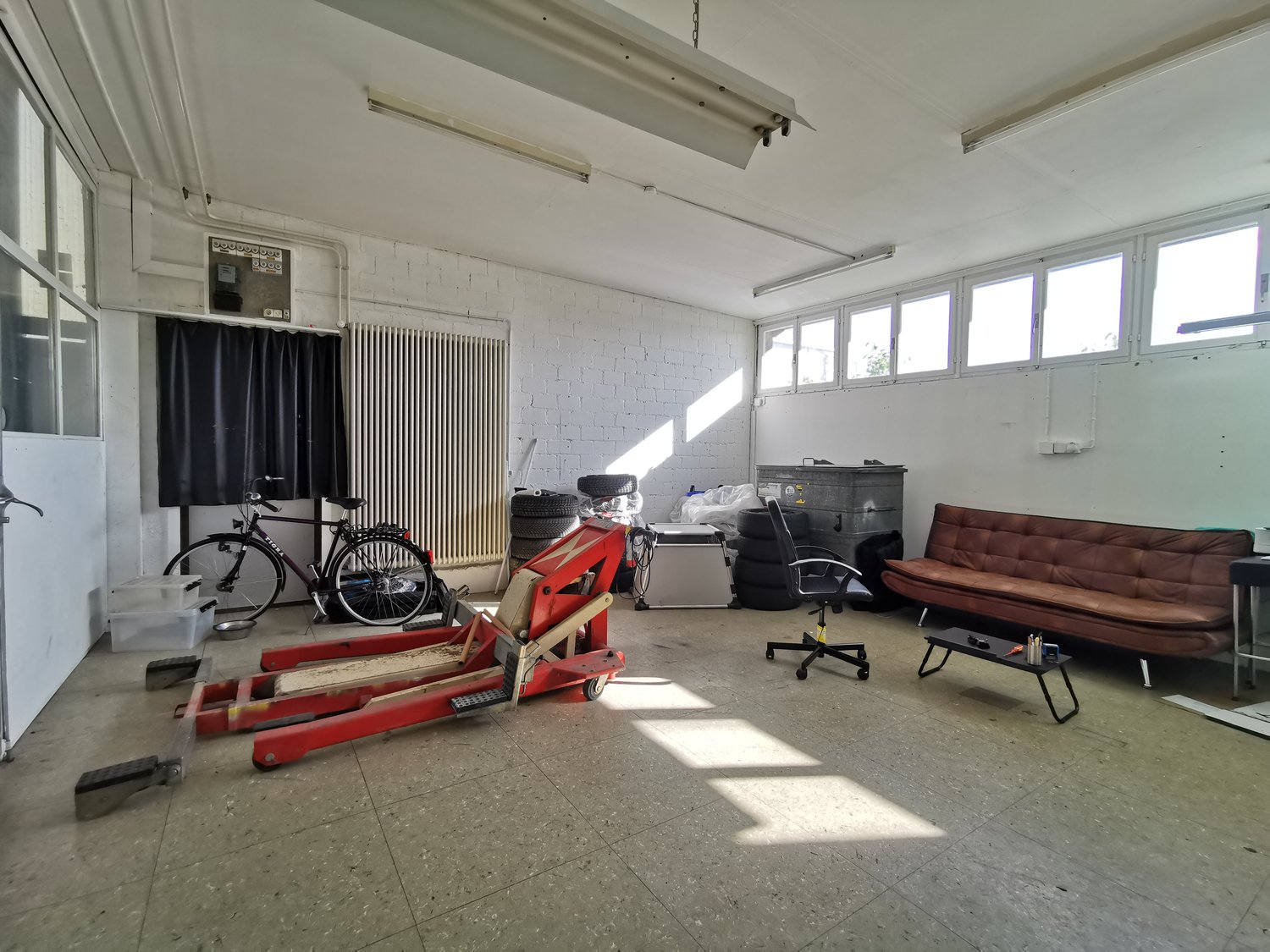 130m² commercial