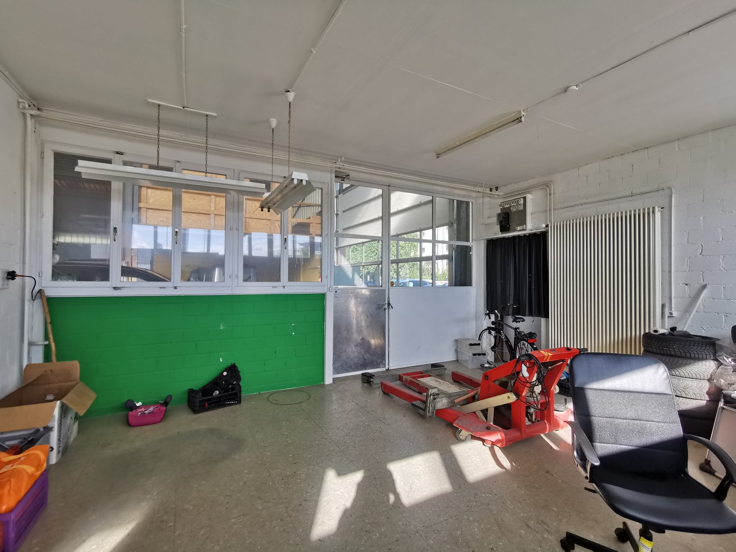130m² commercial