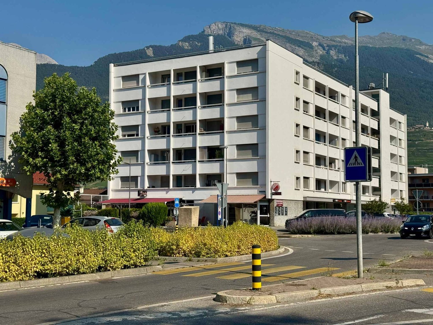 100m² arcade