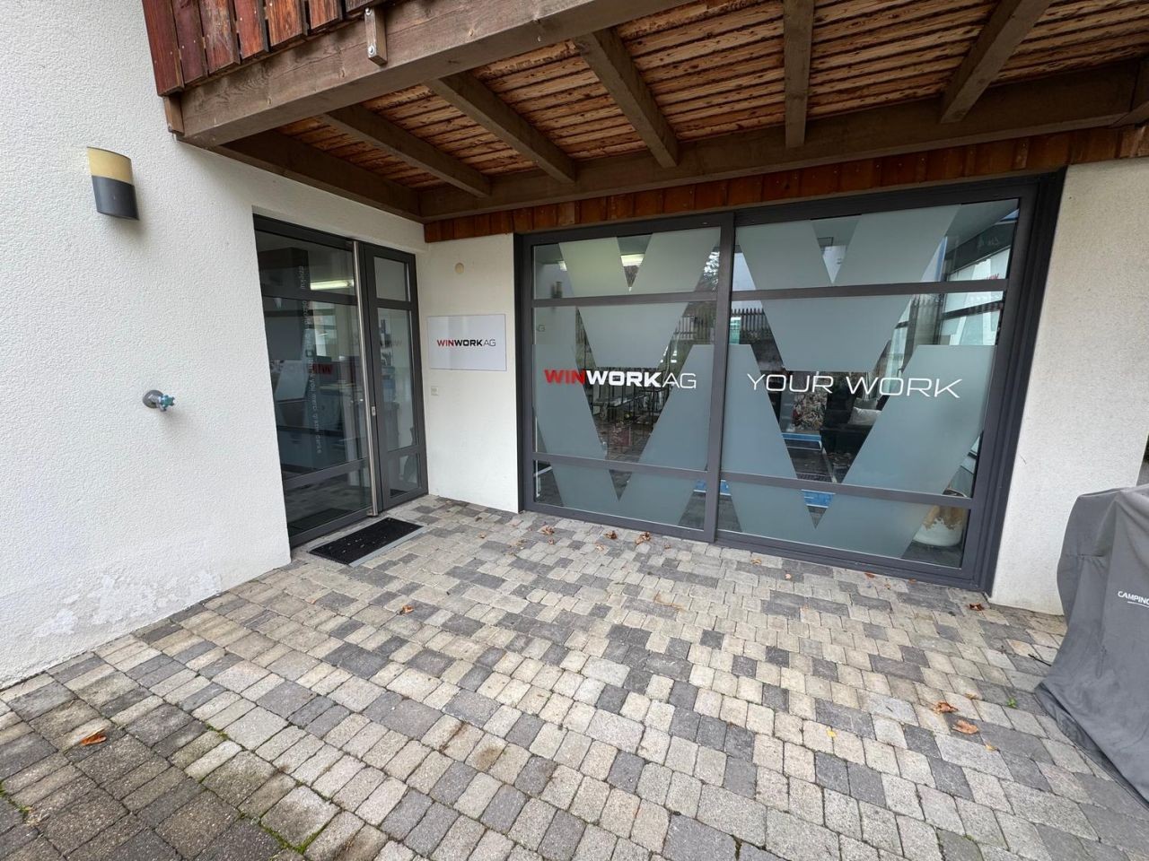 140m² commercial