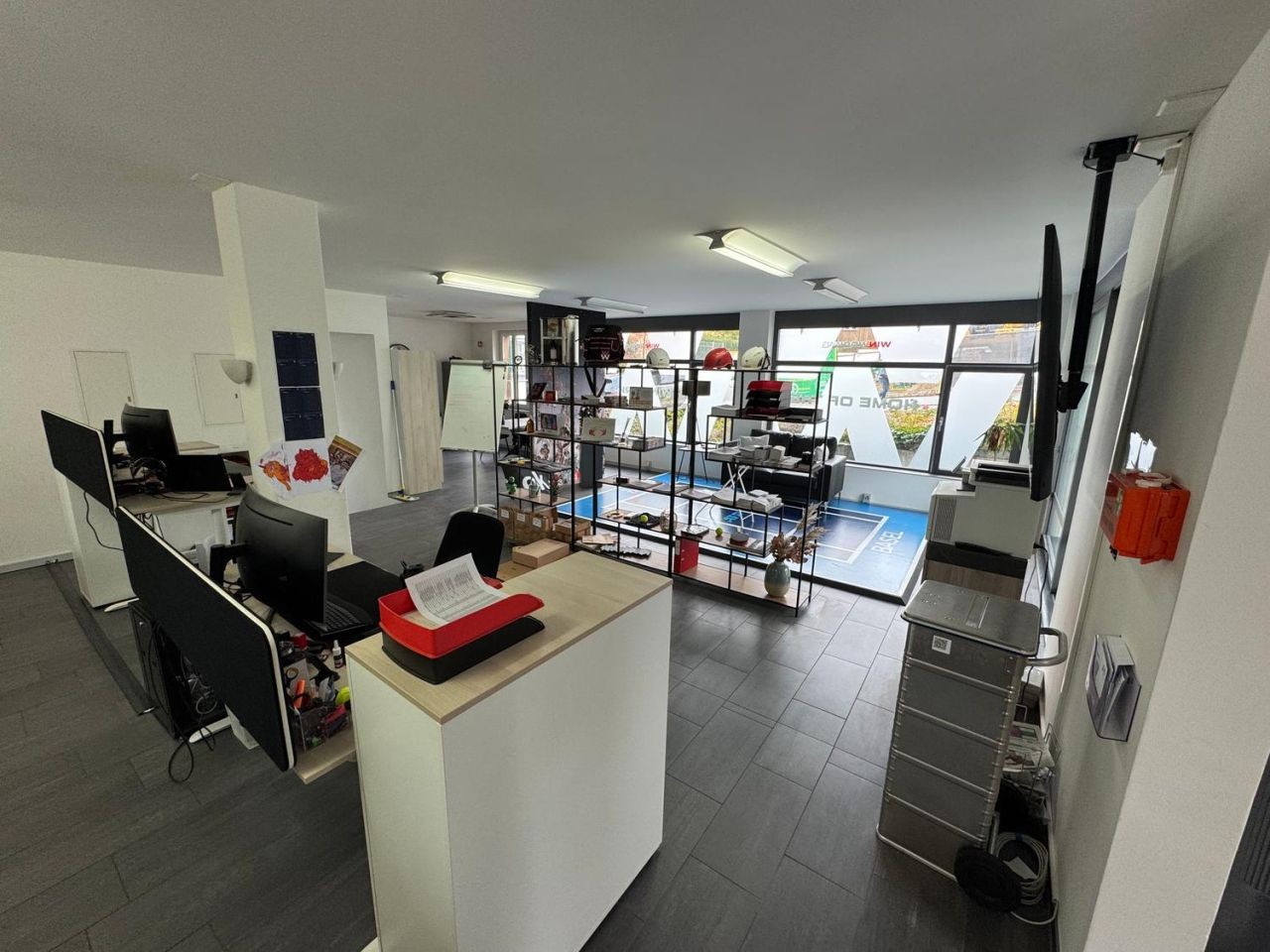 140m² commercial
