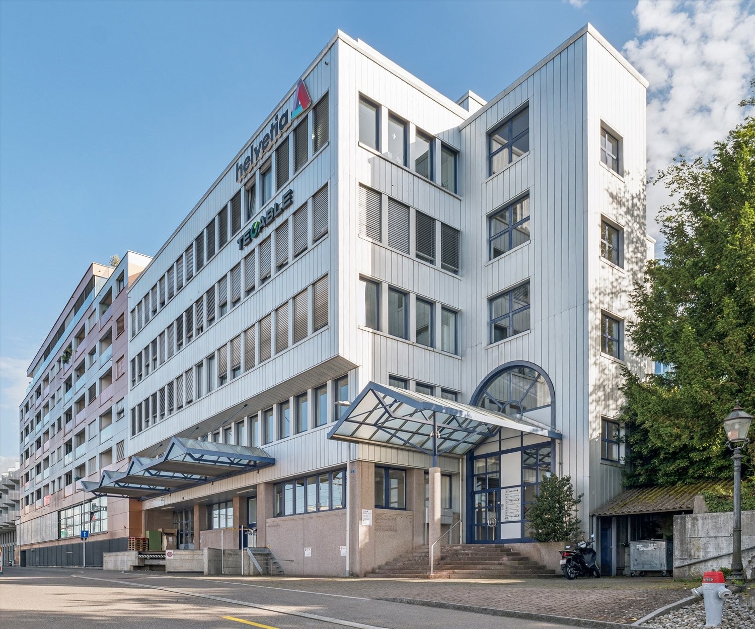 373m² office