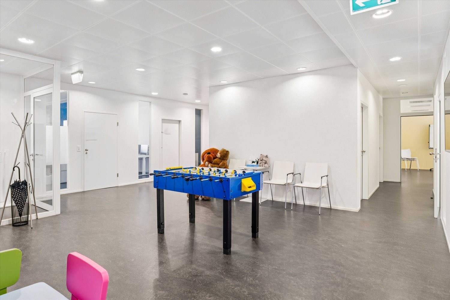 373m² office