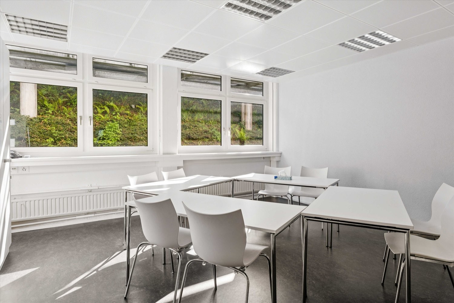 373m² office