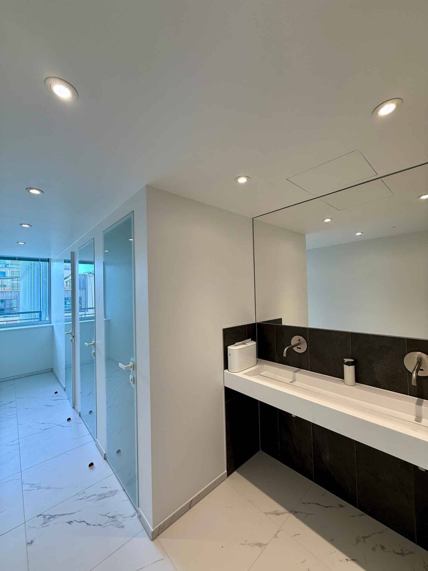 205m² office