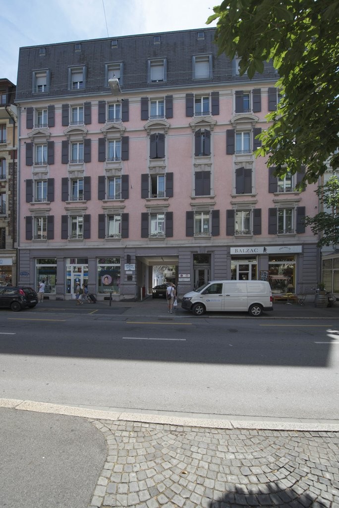 Posto auto coperto per biciclette