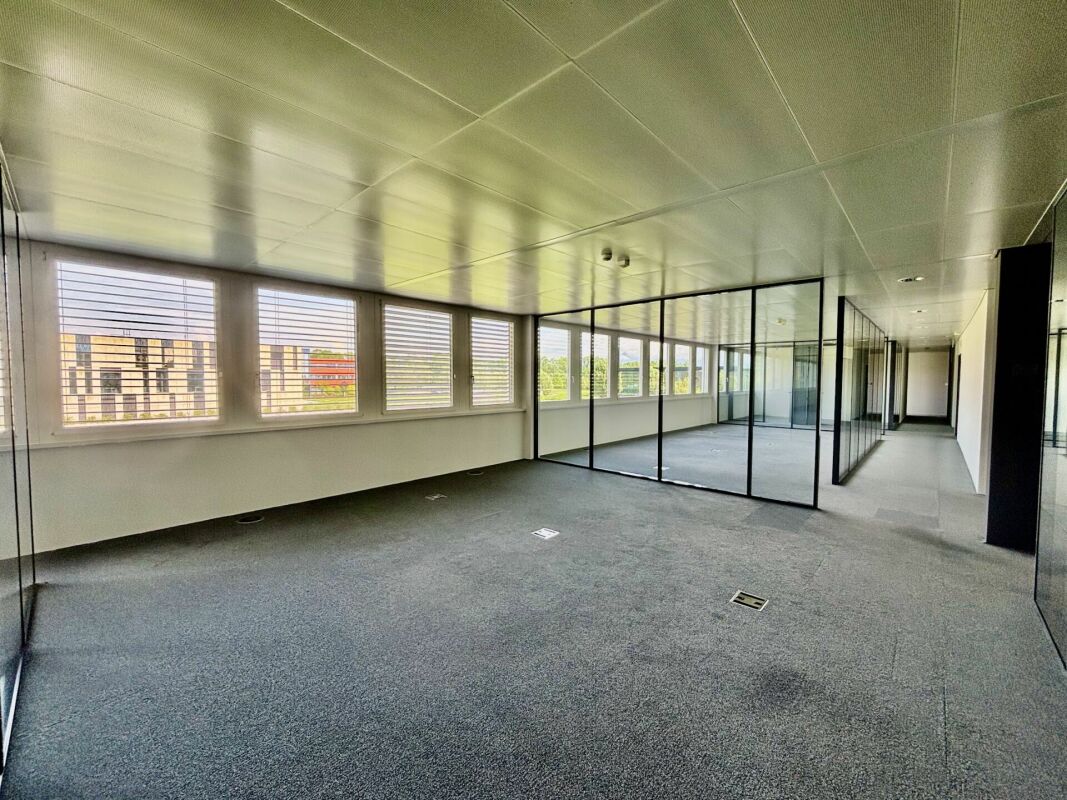 750m² office