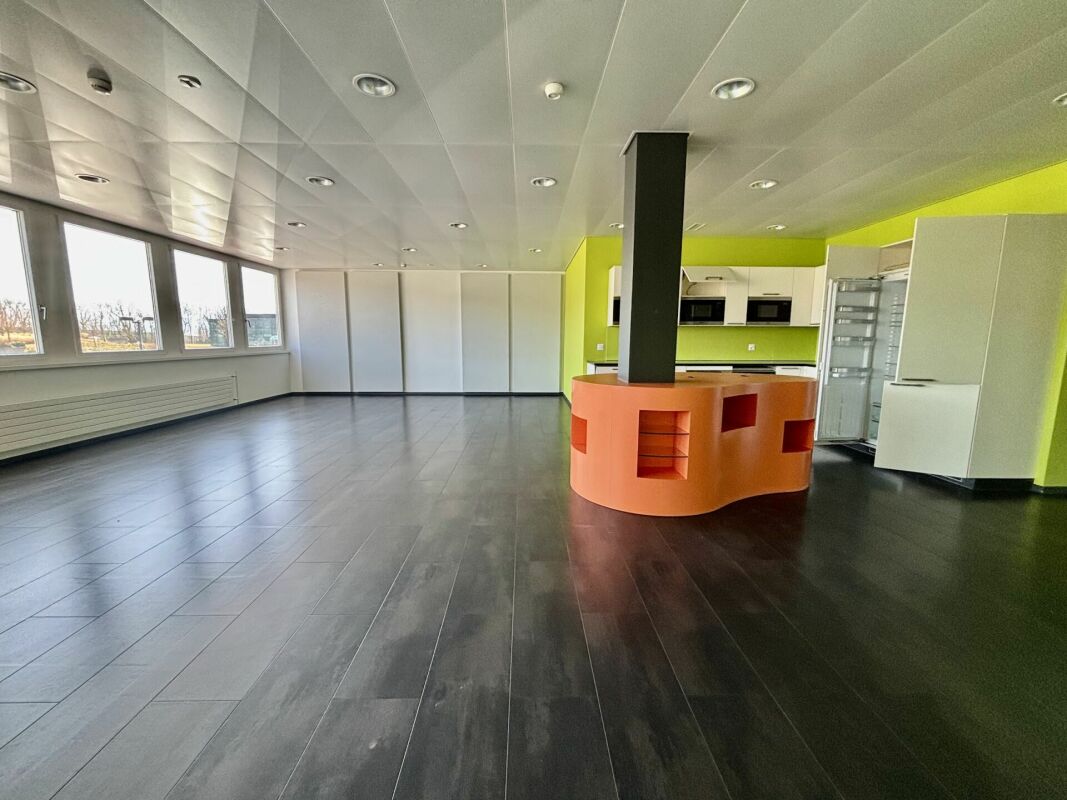 750m² office