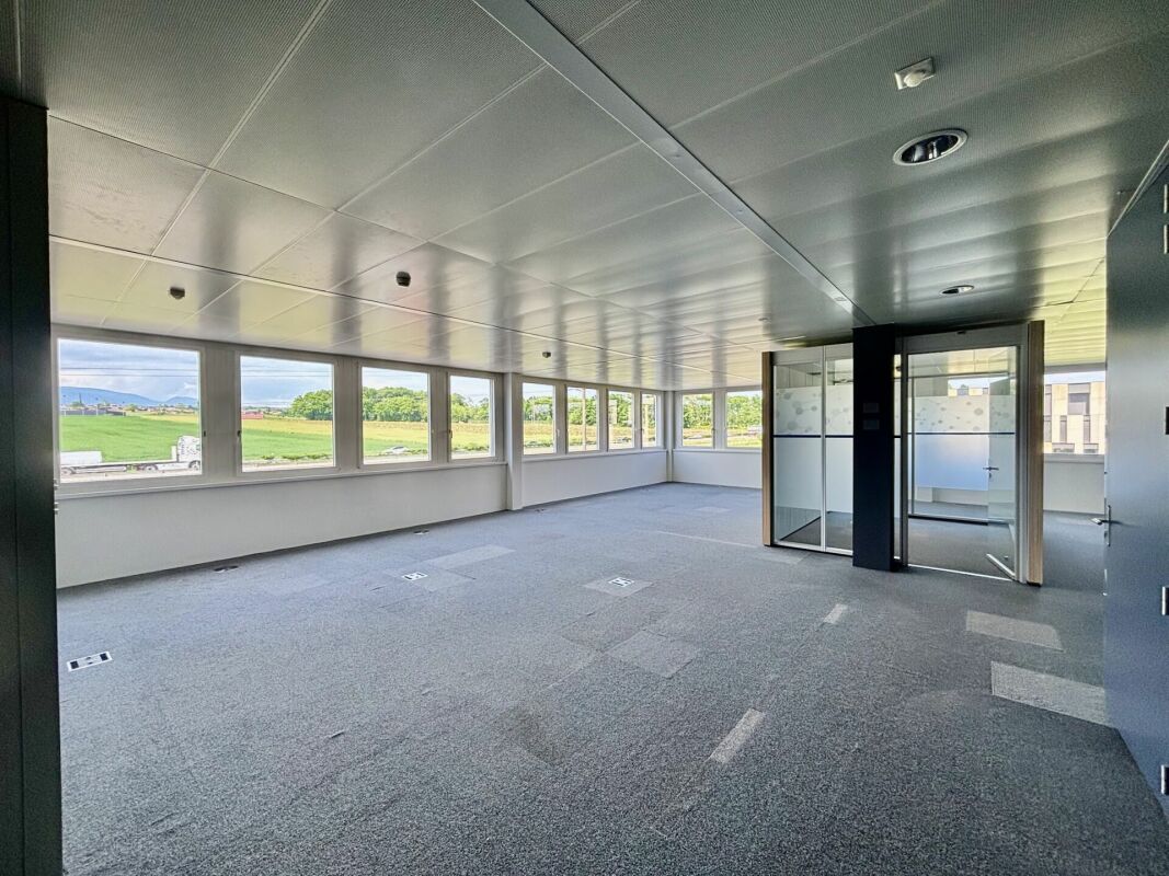 750m² office