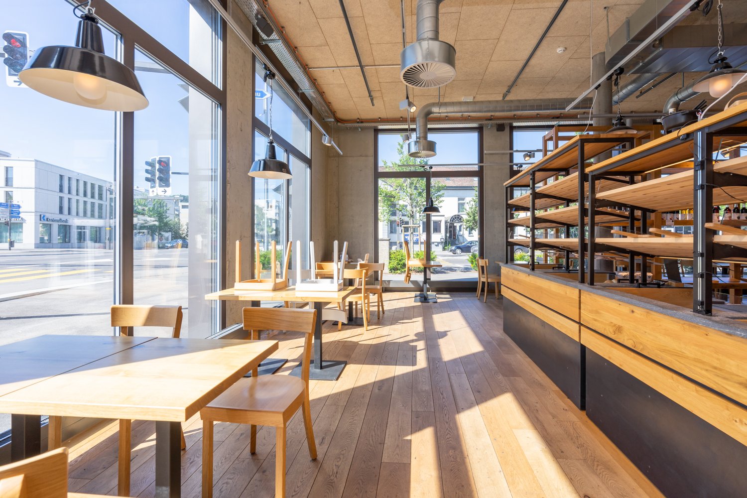 345m² restaurant