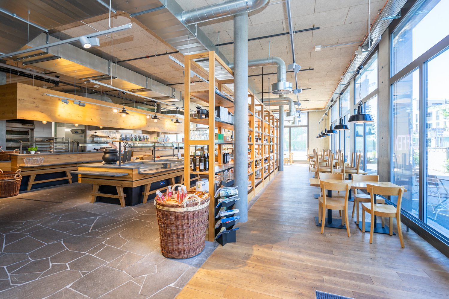 345m² restaurant