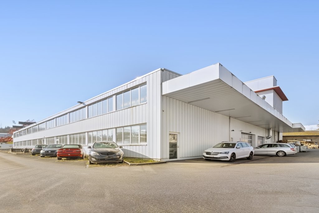 1124m² commerciale