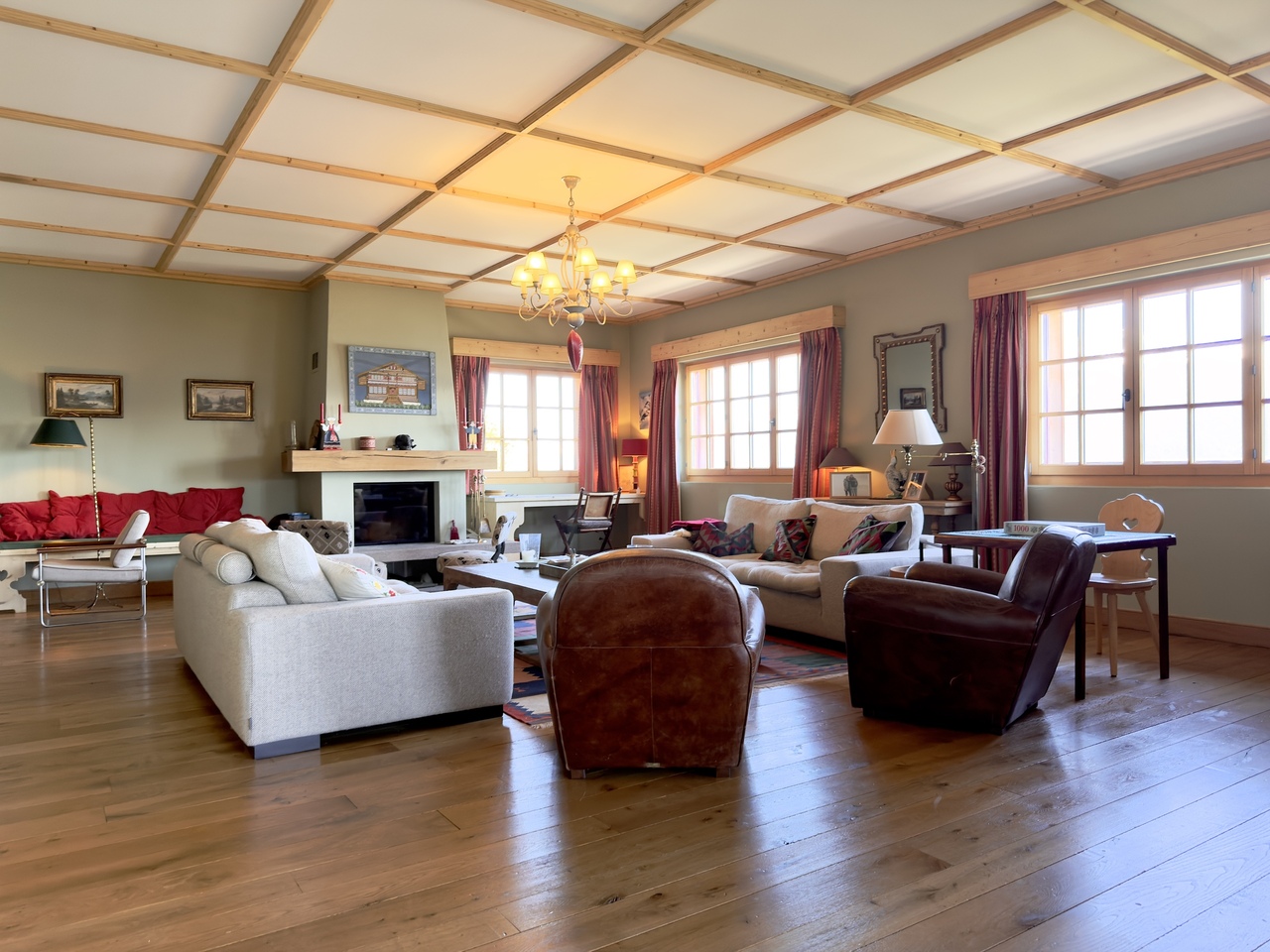 chalet con 7 locali, foto 1 di 10