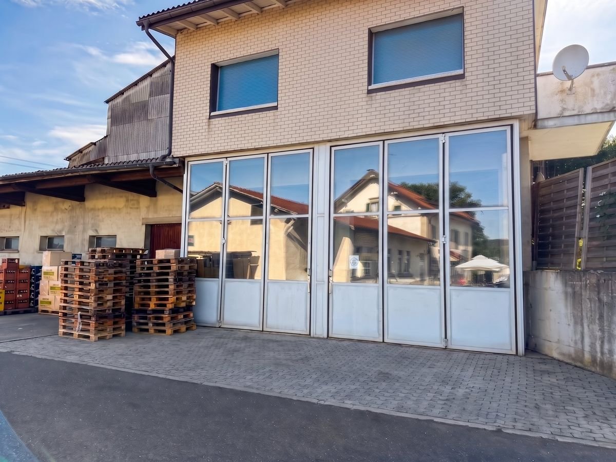 185m² storage room