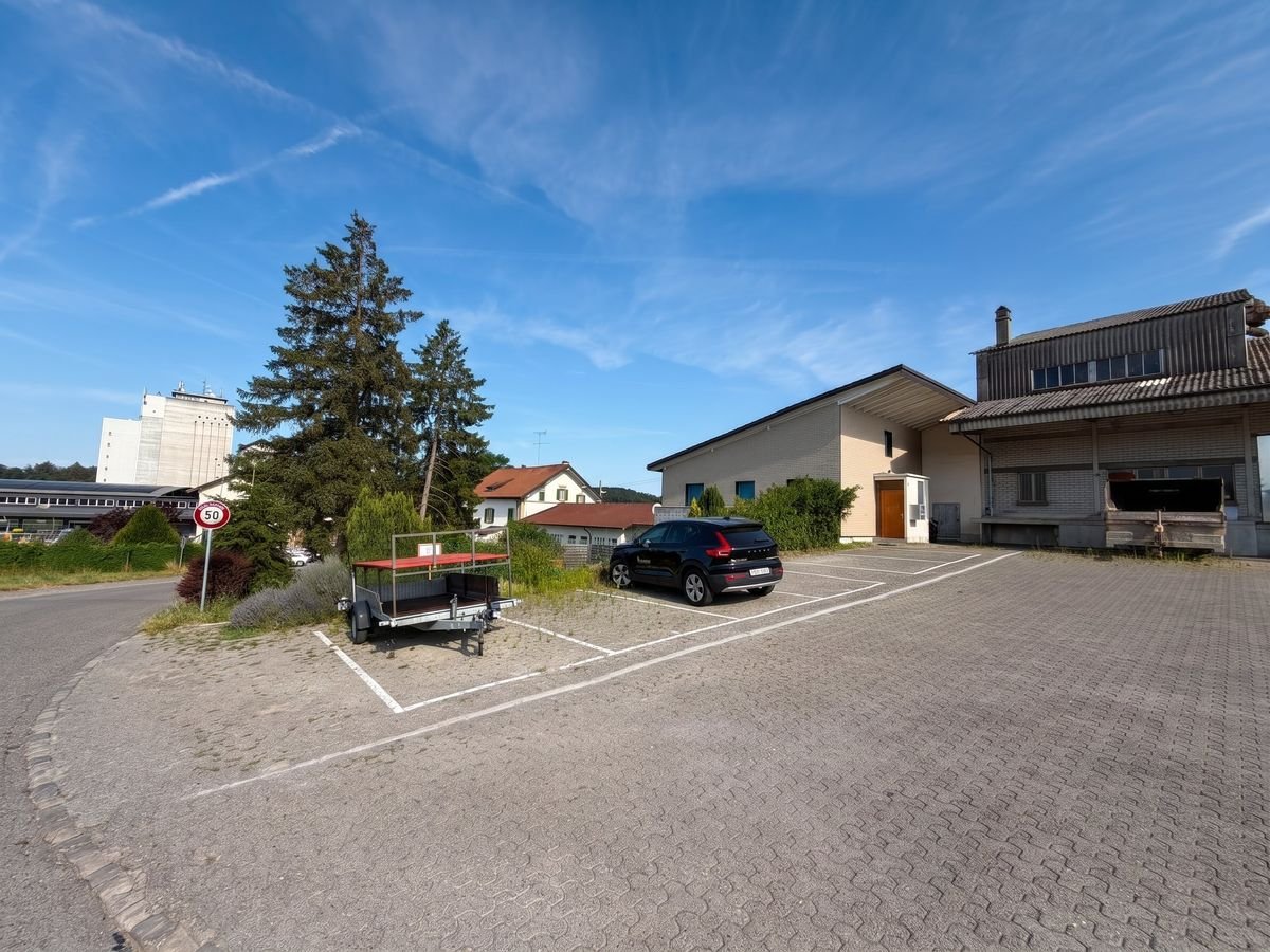 185m² storage room