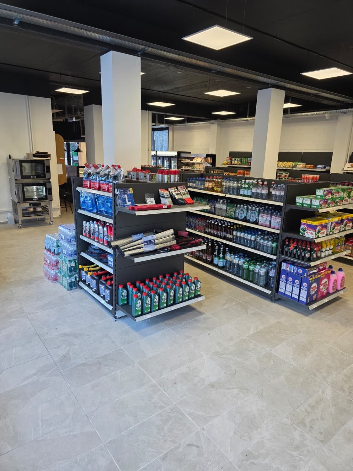 193m² shop