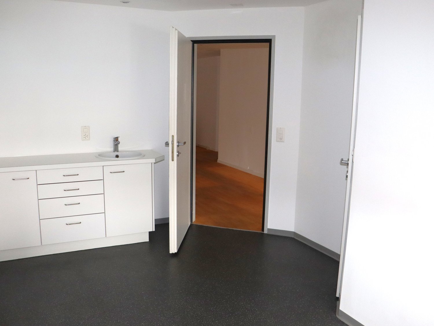 136m² commerciale, foto 5 di 10