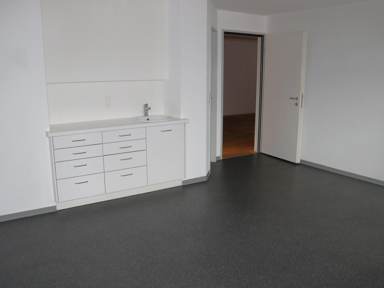 136m² commerciale, foto 7 di 10