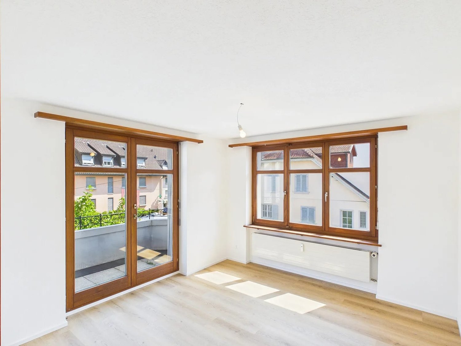Appartamento di 4 ½ locali

Chi cerca un appartamento spazioso di 4.5 locali in una posizione eccellente rispetto ai mezzi di trasporto pubblici, troverà in Rössligasse 2 a 4450 Sissach un appartamento curato al 2° piano con 1 bagno. La situazione abitativa è completata dal balcone, una colonna lava, foto 3 di 10