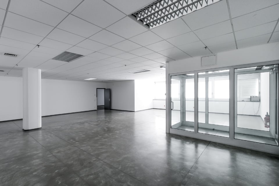 990m² office