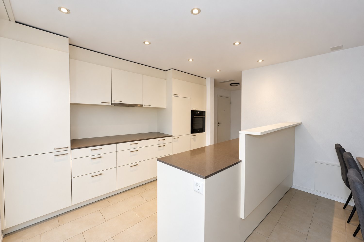 Appartamento mansardato di 2 ½ locali, foto 1 di 8