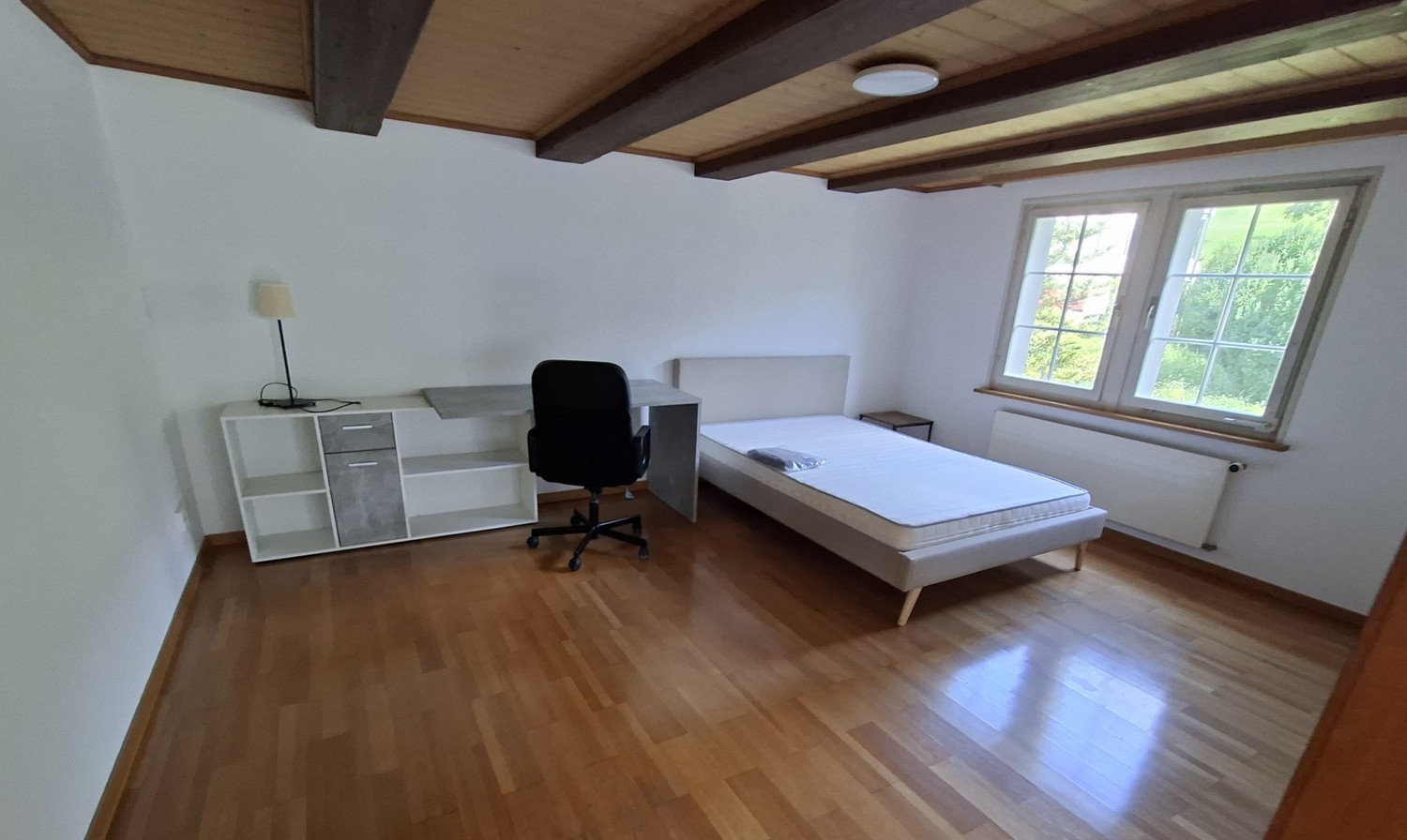 Camera in un appartamento condiviso, foto 1 di 10