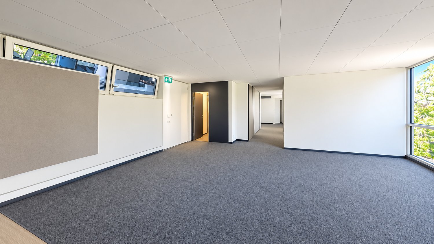 121m² office