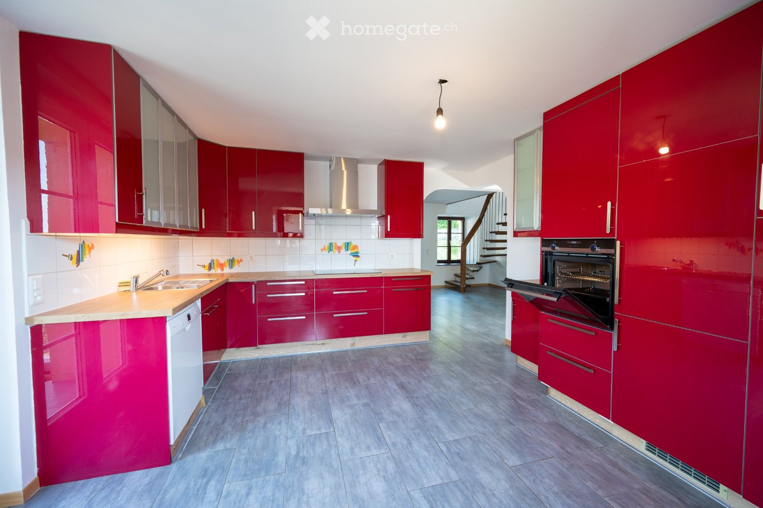 Appartamento di 5 ½ locali

Duplex, ideale per famiglie che amano la natura