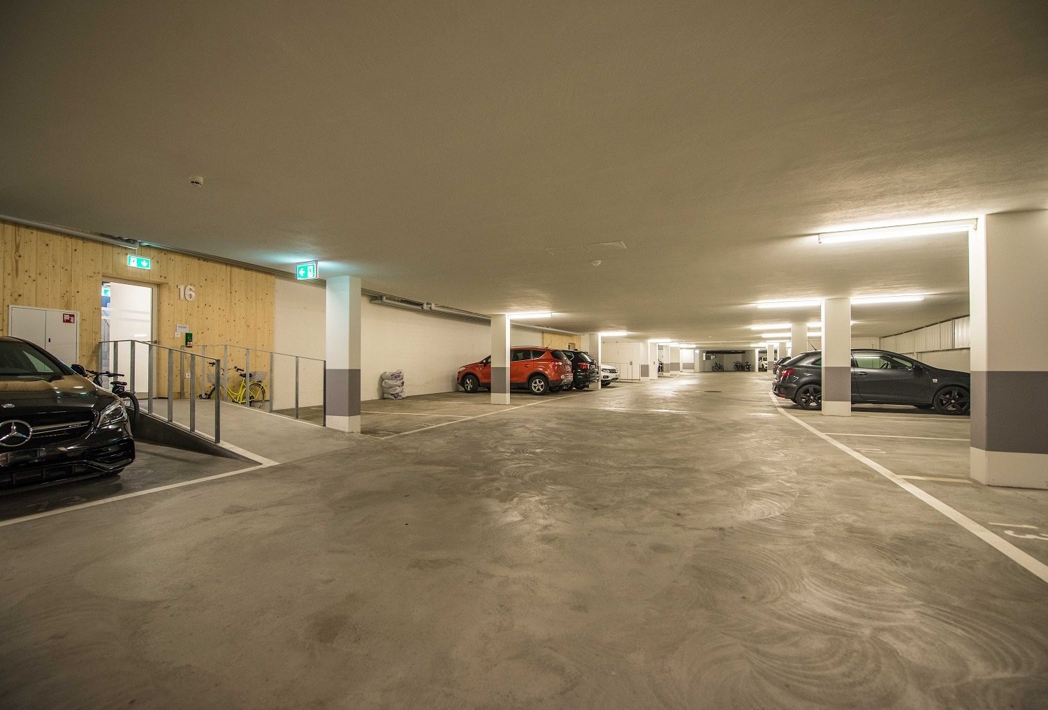 Posto auto coperto per moto, foto 1 di 2