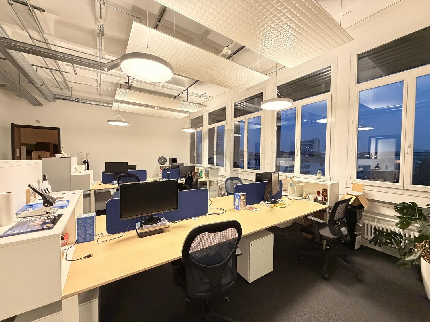 75m² ufficio, foto 1 di 4