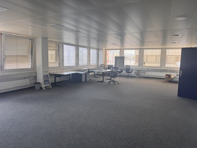 106m² office