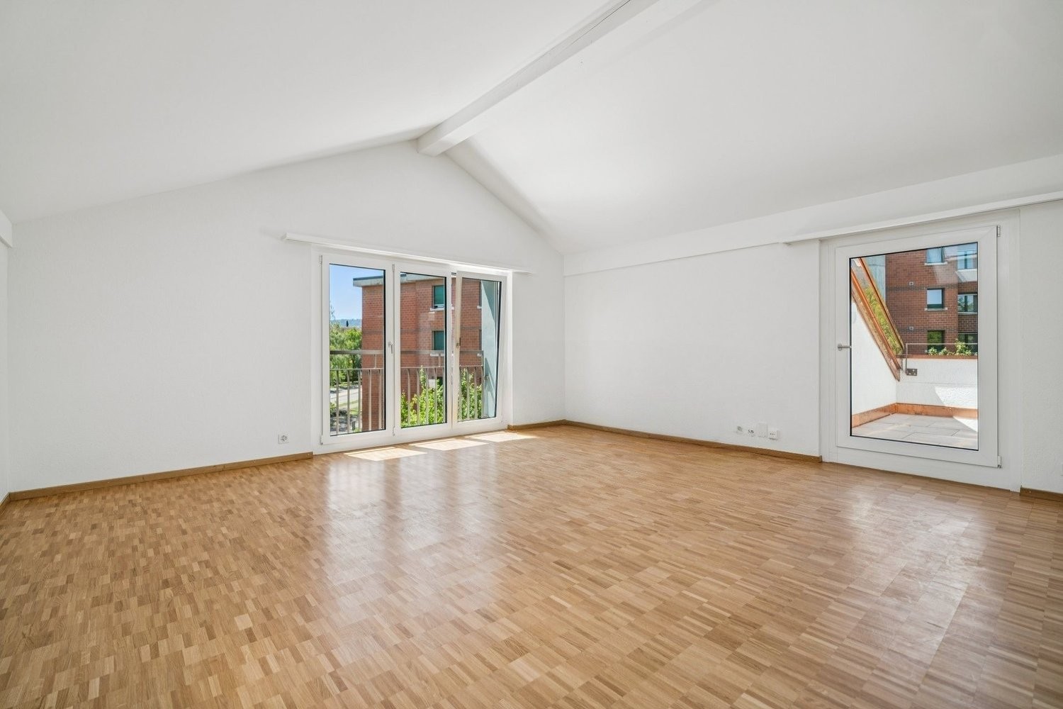 Appartamento mansardato di 2 ½ locali, foto 2 di 7