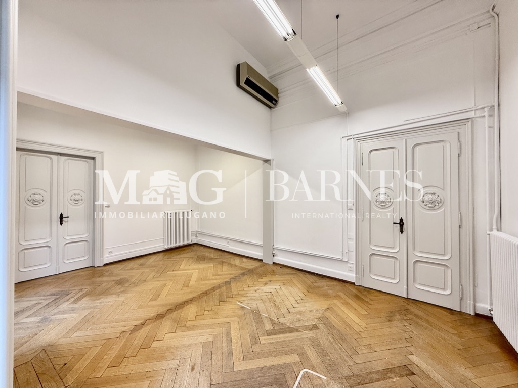 200m² office