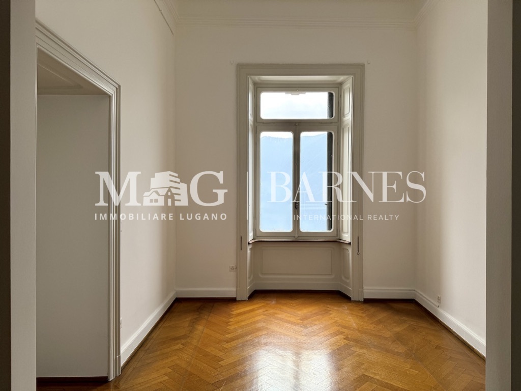 200m² office