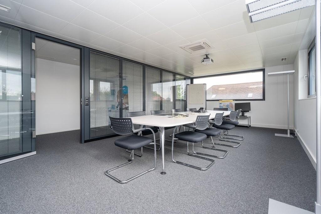 175m² office