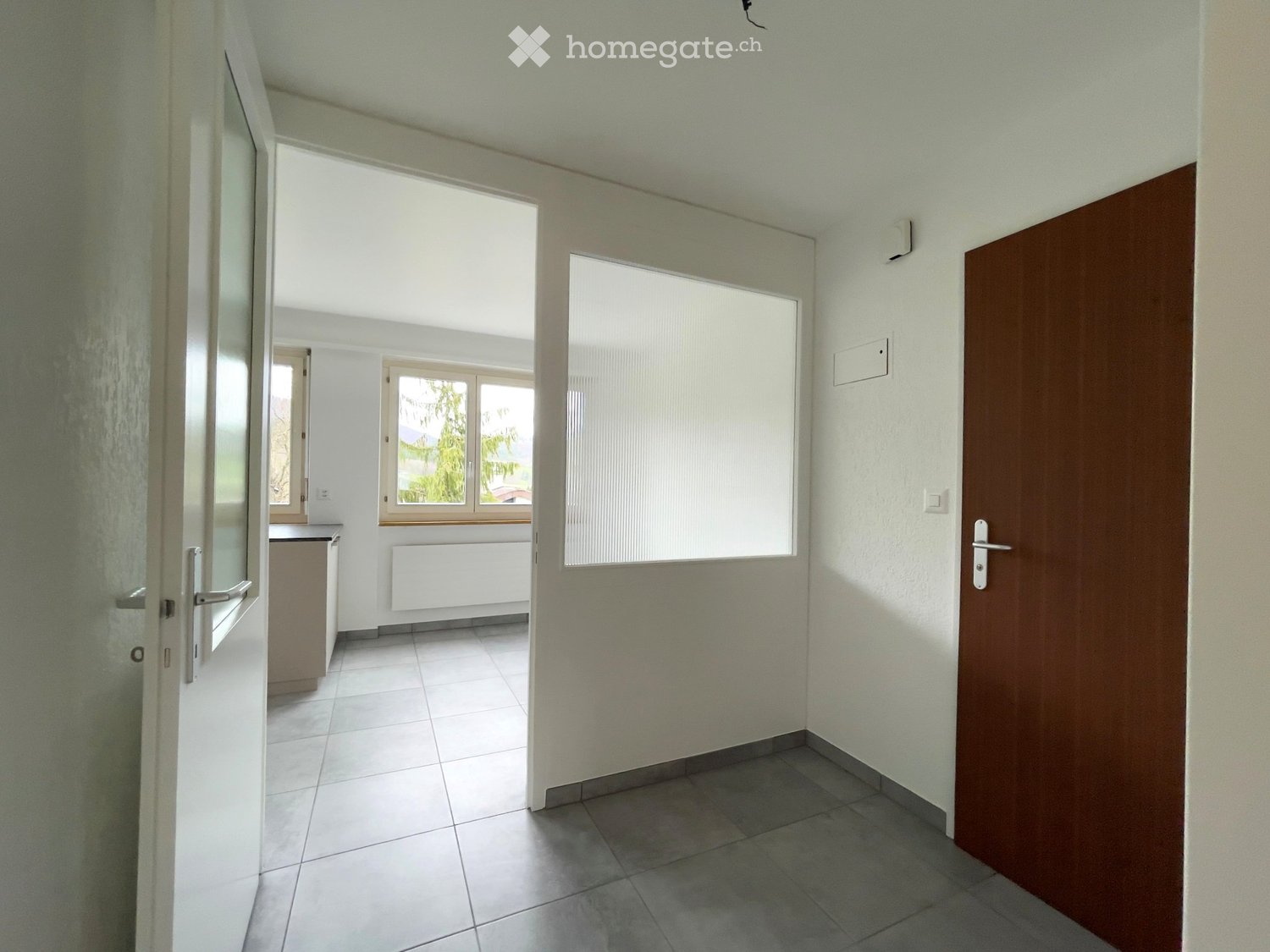 4 ½ room apartment
4.5 room apartment on the 2nd West floor

- Recent renovation

- Fitted kitchen
- Living room with balcony
- 2 bedrooms
- Bathroom/bathtub
- Separate WC
- Parquet

- Monthly rent: Fr. 990.-- + ac. charges Fr. 280.--

- Available: Garage (85.-/month)

- Available from 1.11.2026 or 