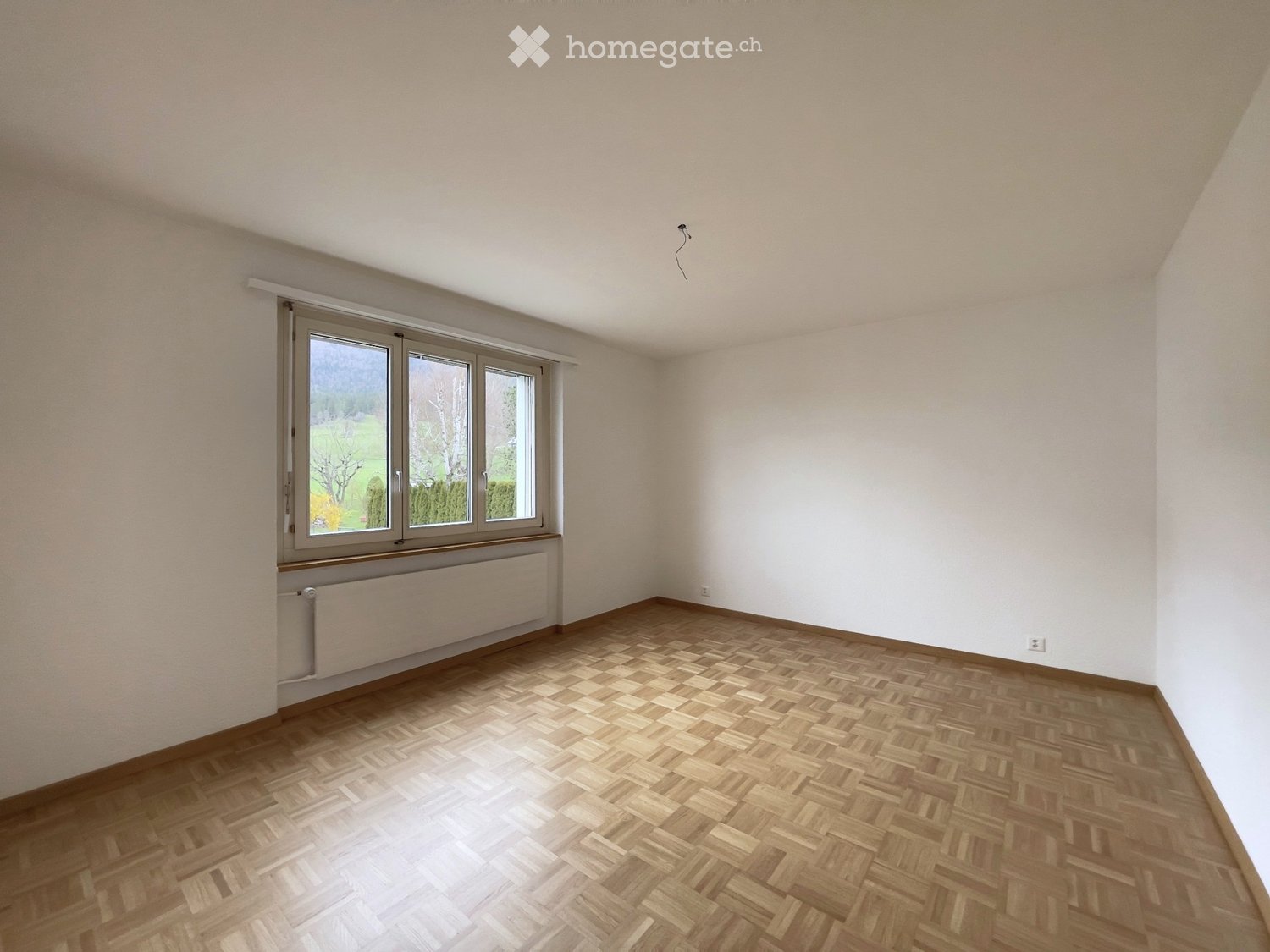4 ½ room apartment
4.5 room apartment on the 2nd West floor

- Recent renovation

- Fitted kitchen
- Living room with balcony
- 2 bedrooms
- Bathroom/bathtub
- Separate WC
- Parquet

- Monthly rent: Fr. 990.-- + ac. charges Fr. 280.--

- Available: Garage (85.-/month)

- Available from 1.11.2026 or 