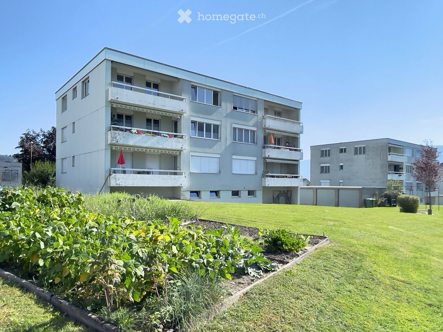 4 ½ room apartment
4.5 room apartment on the 2nd West floor

- Recent renovation

- Fitted kitchen
- Living room with balcony
- 2 bedrooms
- Bathroom/bathtub
- Separate WC
- Parquet

- Monthly rent: Fr. 990.-- + ac. charges Fr. 280.--

- Available: Garage (85.-/month)

- Available from 1.11.2026 or 
