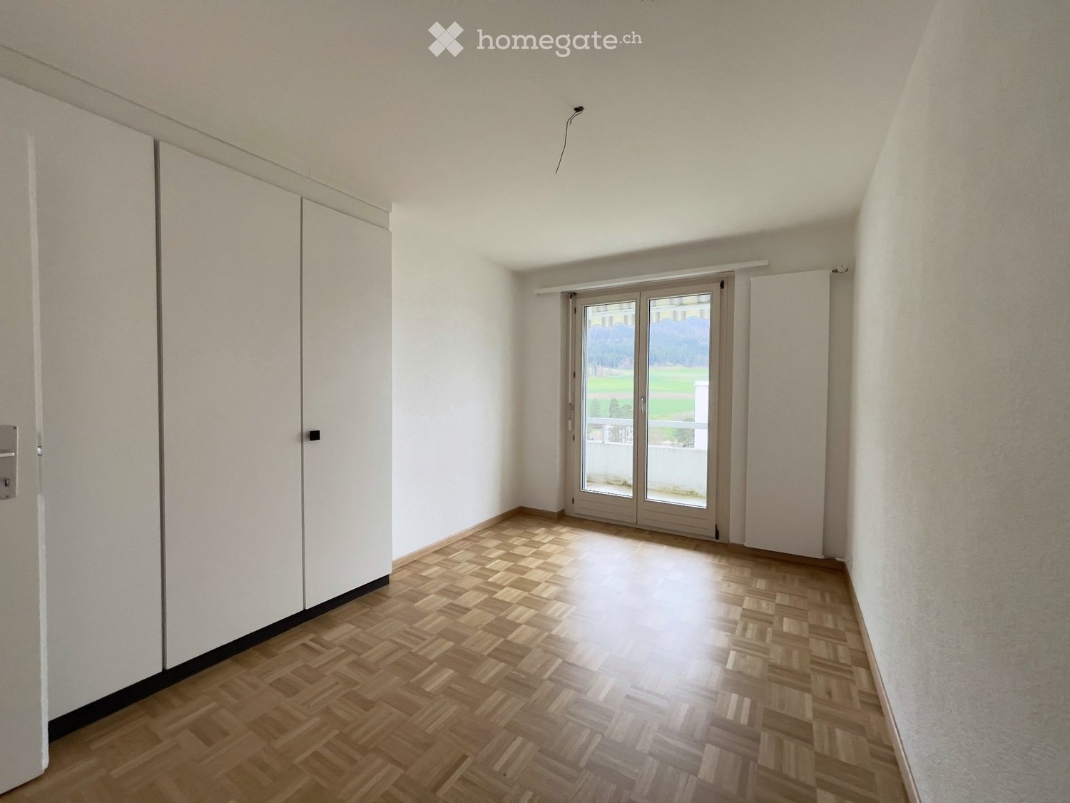 4 ½ room apartment
4.5 room apartment on the 2nd West floor

- Recent renovation

- Fitted kitchen
- Living room with balcony
- 2 bedrooms
- Bathroom/bathtub
- Separate WC
- Parquet

- Monthly rent: Fr. 990.-- + ac. charges Fr. 280.--

- Available: Garage (85.-/month)

- Available from 1.11.2026 or 